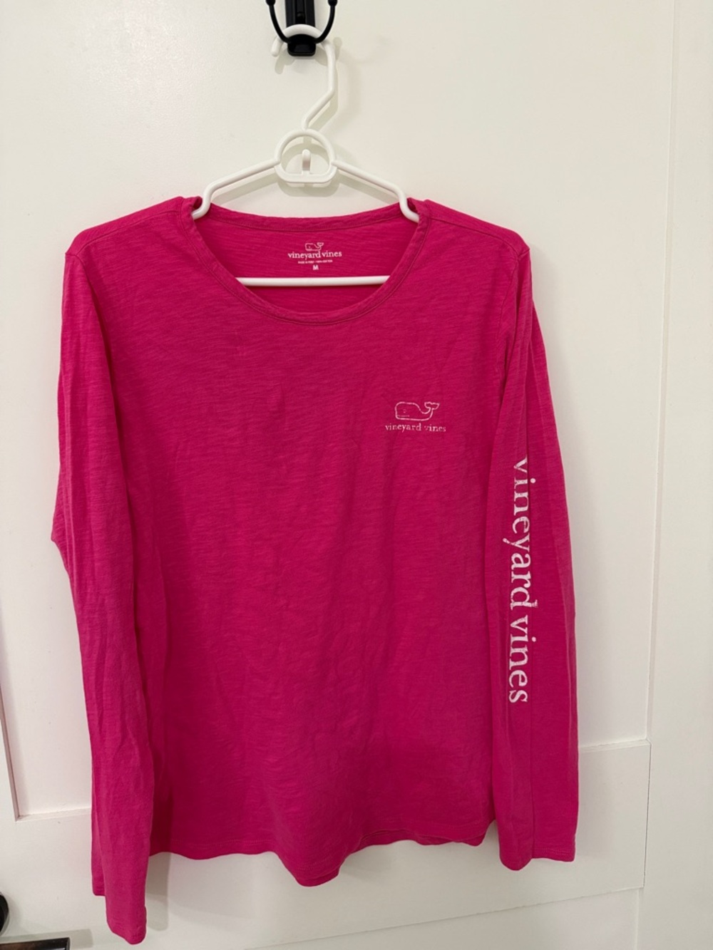 Vineyard Vines Hot Pink Long Sleeve Tee with Whale Logo. Women’s Medium